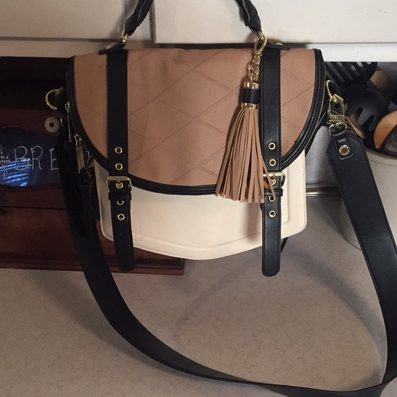 Steve Madden super versatile large crossbody! - Picture 2 of 8